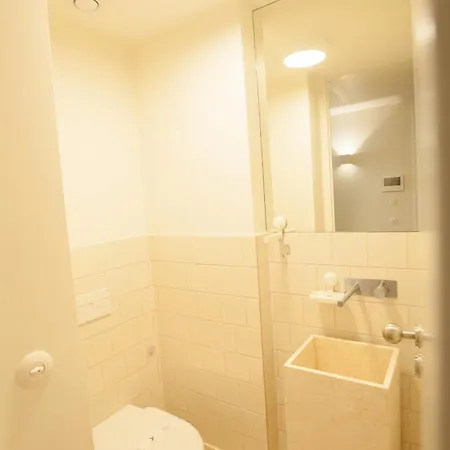 Flh Downtown Minimalist